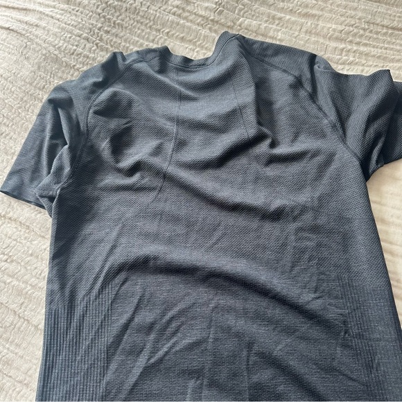 Lululemon Vent Tech Tshirt - Picture 2 of 4